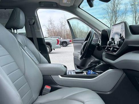 Used 2021 Toyota Highlander XLE image 71