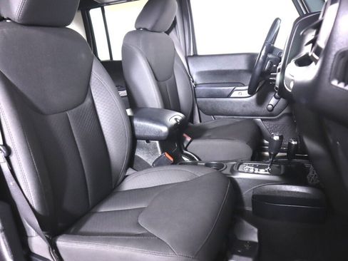 Used 2017 Jeep Wrangler Unlimited Sport w/ Connectivity Group AWD/4WD image 33