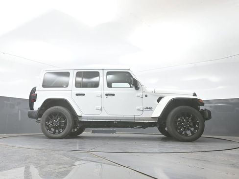 Used 2025 Jeep Wrangler Unlimited Sahara w/ Safety Group AWD/4WD image 25