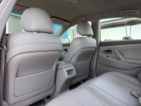 Used 2010 Toyota Camry LE FWD image 16