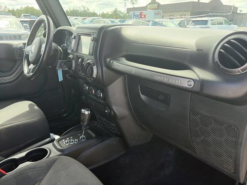 Used 2018 Jeep Wrangler Unlimited Sport S AWD/4WD image 29