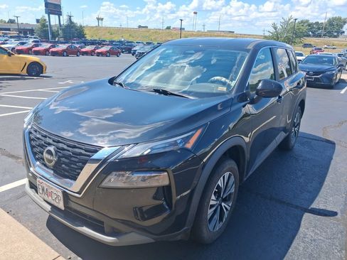 Used 2023 Nissan Rogue SV AWD/4WD image 2