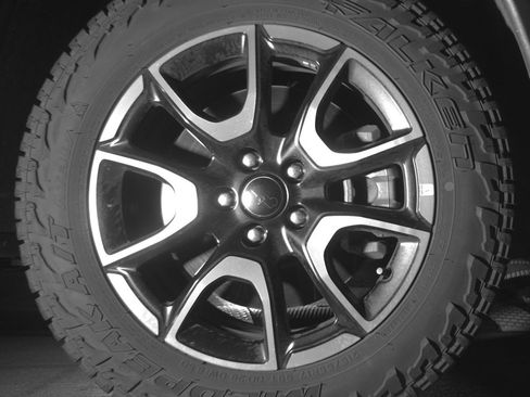 Used 2025 Jeep Compass Trailhawk image 13