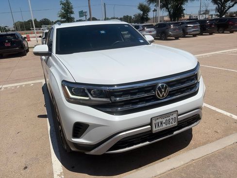 Used 2023 Volkswagen Atlas Cross Sport SE w/ Panoramic Sunroof Package FWD image 4