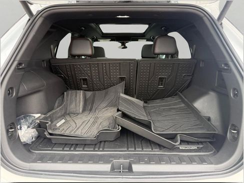 Used 2023 Chevrolet Equinox RS image 16