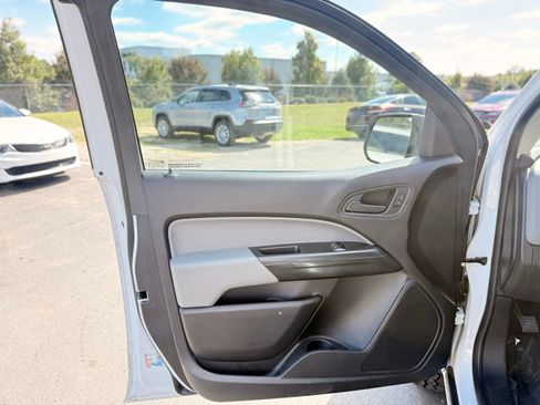 Used 2020 Chevrolet Colorado W/T w/ WT Convenience Package RWD image 10