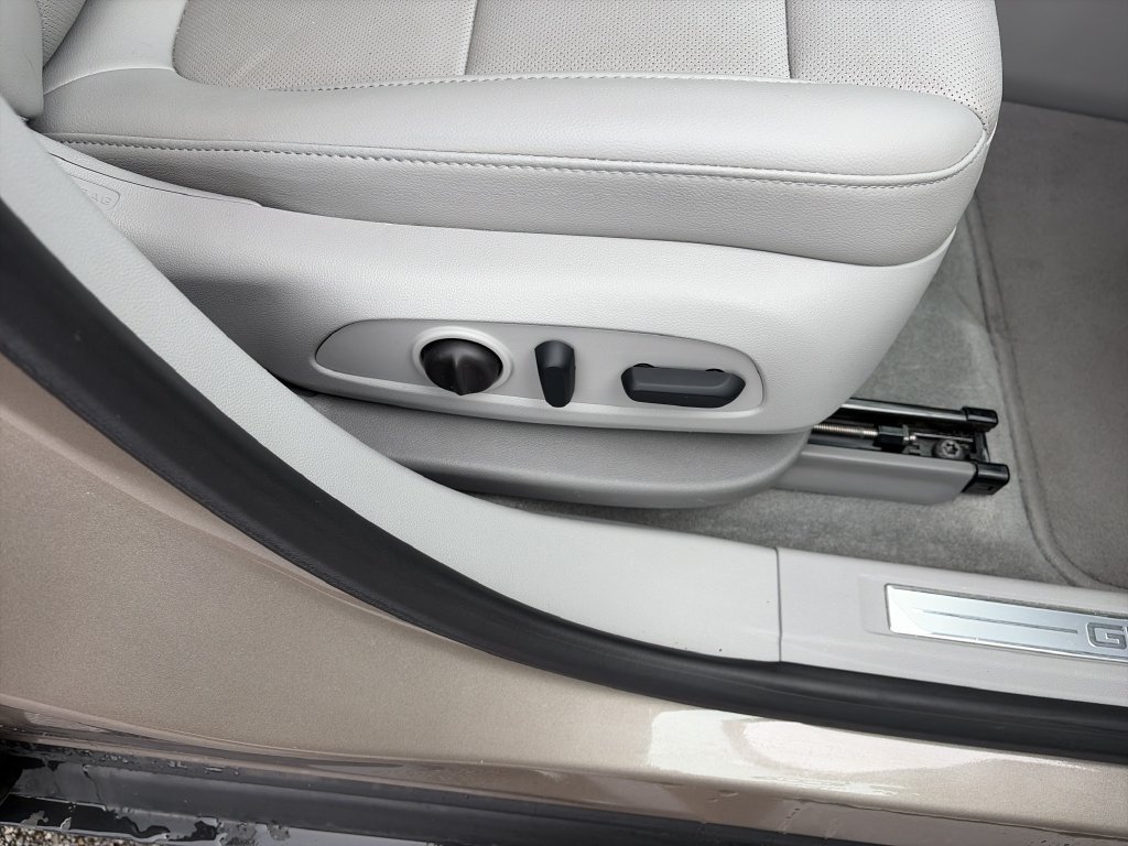 Used 2023 GMC Acadia SLT w/ Technology Package FWD image 38