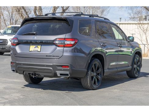 Used 2025 Honda Pilot Black Edition image 3