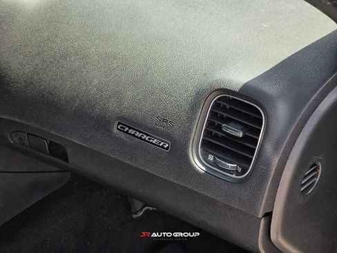 Used 2019 Dodge Charger SXT w/ Leather Interior Group RWD image 16