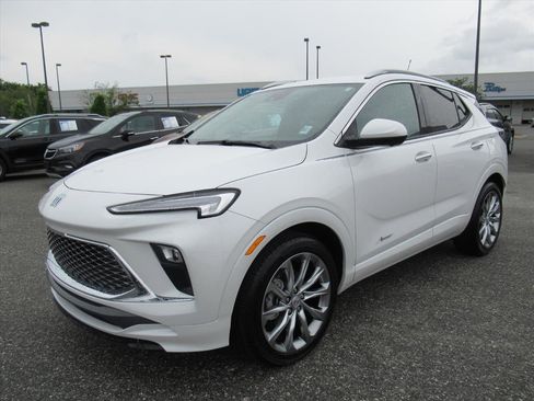 Used 2024 Buick Encore GX Avenir w/ Avenir Technology Package FWD image 3