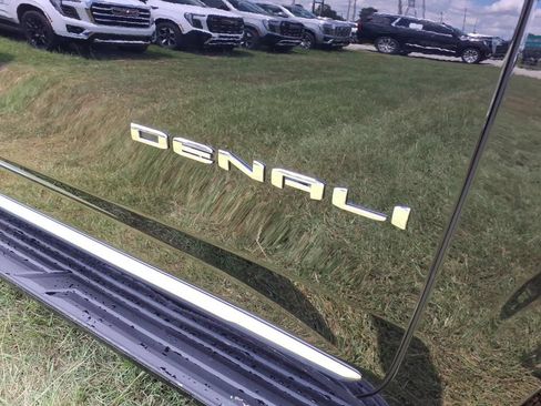 New 2026 GMC Yukon Denali w/ LPO, Floor Liner Package AWD/4WD image 10