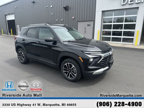 Used 2025 Chevrolet TrailBlazer LT AWD/4WD image 1