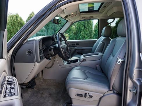 Used 2005 GMC Yukon XL 2500 SLT w/ SLT Preferred Equipment Group image 8
