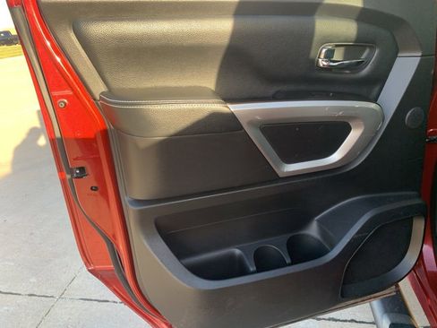 Used 2018 Nissan Titan PRO-4X image 12