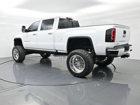 Used 2017 GMC Sierra 2500 Denali w/ Duramax Plus Package image 9