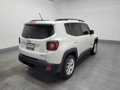 Used 2017 Jeep Renegade Latitude w/ Popular Equipment Group image 9