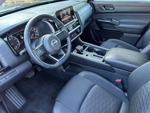 Used 2024 Nissan Pathfinder SV FWD image 11