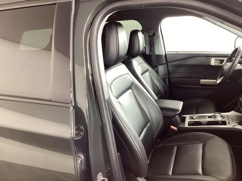 Used 2023 Ford Explorer XLT w/ Equipment Group 202A AWD/4WD image 8