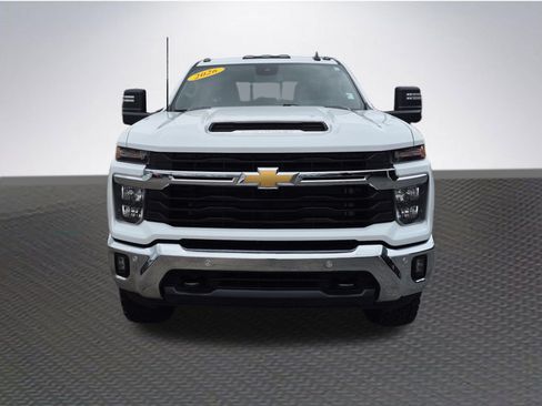 Used 2026 Chevrolet Silverado 2500 LT w/ All Star Edition AWD/4WD image 3