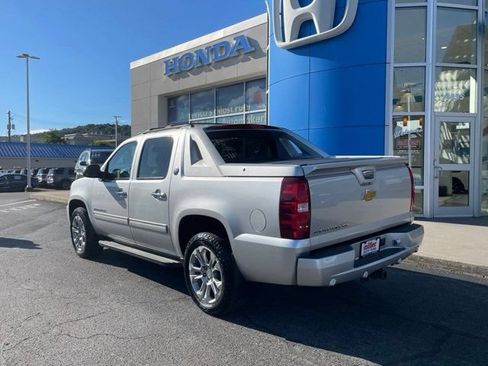 Used 2013 Chevrolet Avalanche LT w/ All-Star Edition AWD/4WD image 3