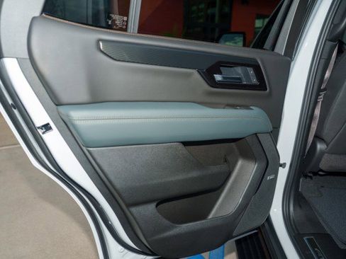 Used 2026 GMC Yukon AT4 w/ AT4 Premium Plus Package AWD/4WD image 18