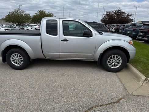 Used 2015 Nissan Frontier SV AWD/4WD image 3