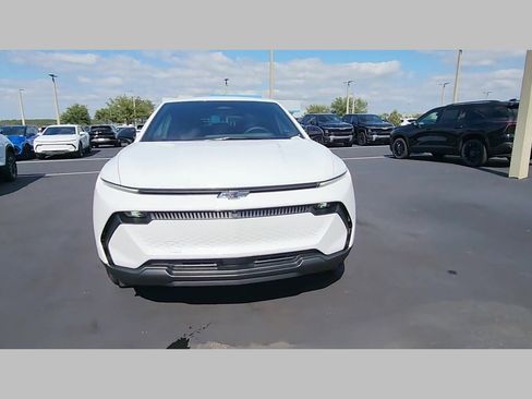 New 2026 Chevrolet Equinox EV LT image 25