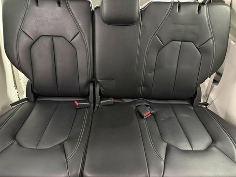 Used 2024 Chrysler Pacifica Touring-L FWD image 14