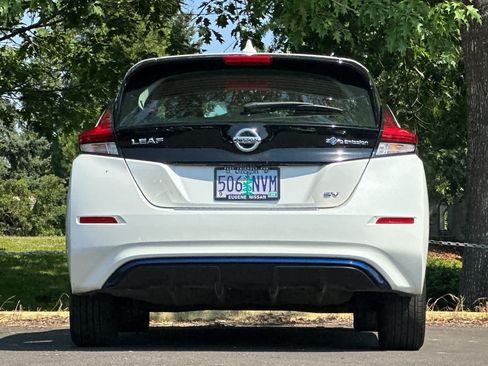 Used 2018 Nissan Leaf SV w/ SV Technology Package FWD image 7