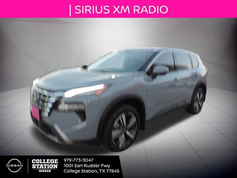 Used 2025 Nissan Rogue SL image 8