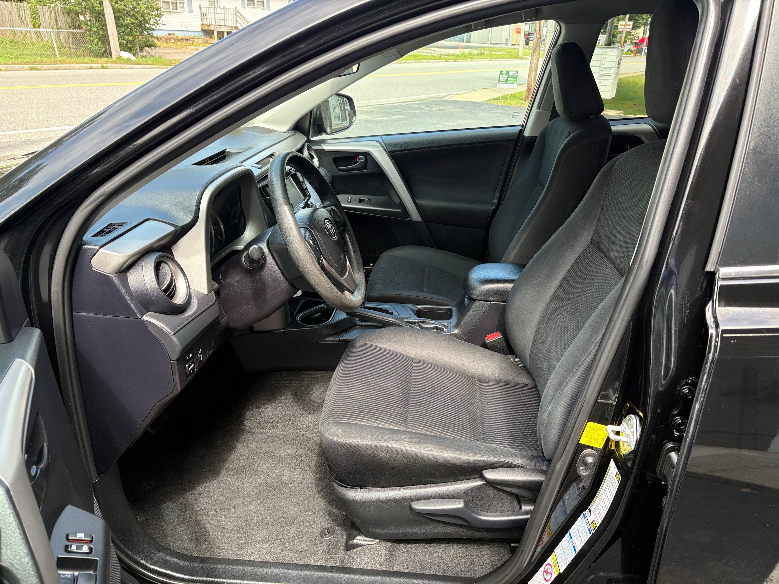 Used 2016 Toyota RAV4 LE AWD/4WD image 9