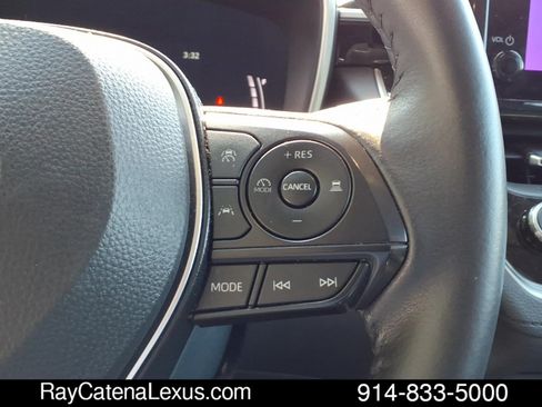 Used 2024 Toyota Corolla Cross XLE w/ Convenience Package AWD/4WD image 16