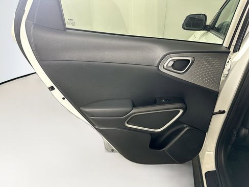Used 2025 Kia Soul LX w/ LX Technology Package image 25