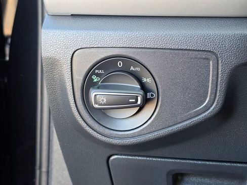 Used 2023 Volkswagen Atlas SE image 47