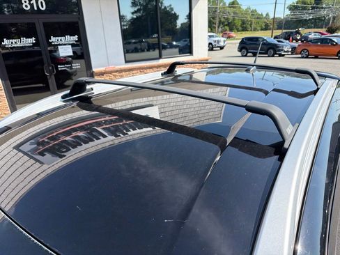 Used 2020 Nissan Kicks SR w/ SR Premium Package FWD image 12