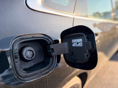 Used 2025 Chevrolet Malibu LT image 23