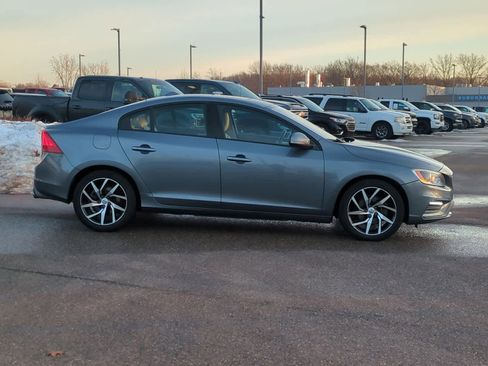 Used 2017 Volvo S60 T5 Dynamic image 9