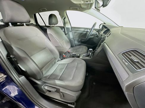 Used 2019 Volkswagen e-Golf SE w/ Driver Assistance Package FWD image 29