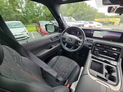 Used 2025 Nissan Armada PRO-4X w/ Pro-4X Premium Package AWD/4WD image 7