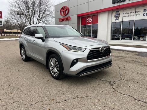Certified 2022 Toyota Highlander Platinum image 8