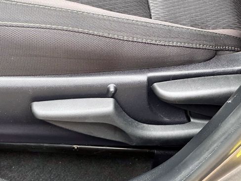 Used 2019 Toyota Corolla LE image 12