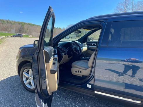 Used 2017 Ford Explorer XLT AWD/4WD image 5