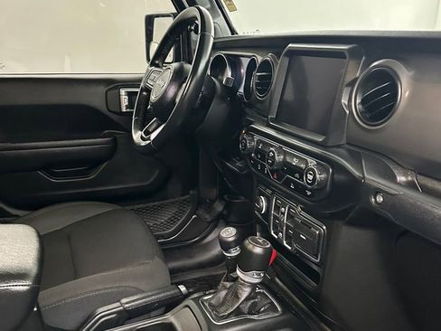 Used 2022 Jeep Gladiator Willys image 45