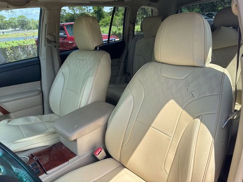 Used 2012 Toyota Highlander Limited w/ Tow Pkg FWD image 10