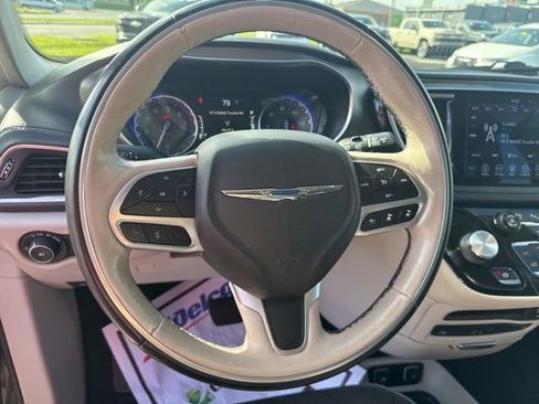 Used 2018 Chrysler Pacifica Limited w/ Advanced Safetytec Group FWD image 15
