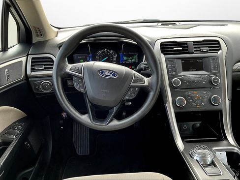 Used 2018 Ford Fusion S image 5