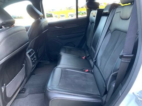 Used 2025 Jeep Grand Cherokee Altitude AWD/4WD image 19