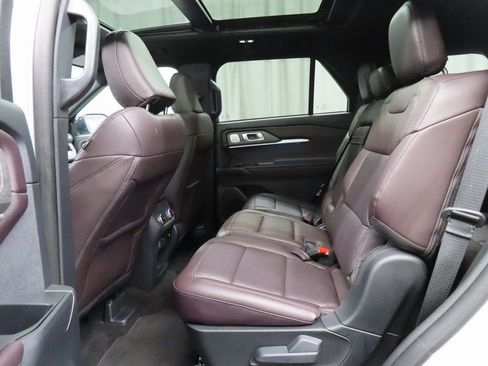 Used 2025 Ford Explorer Platinum image 10