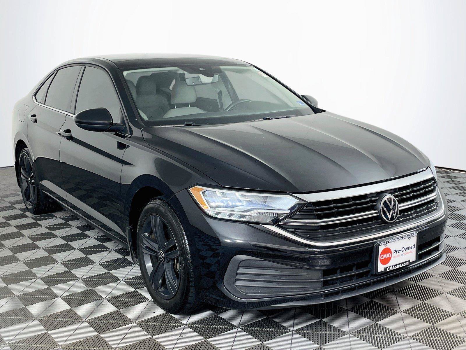 Used 2024 Volkswagen Jetta SE FWD image 1