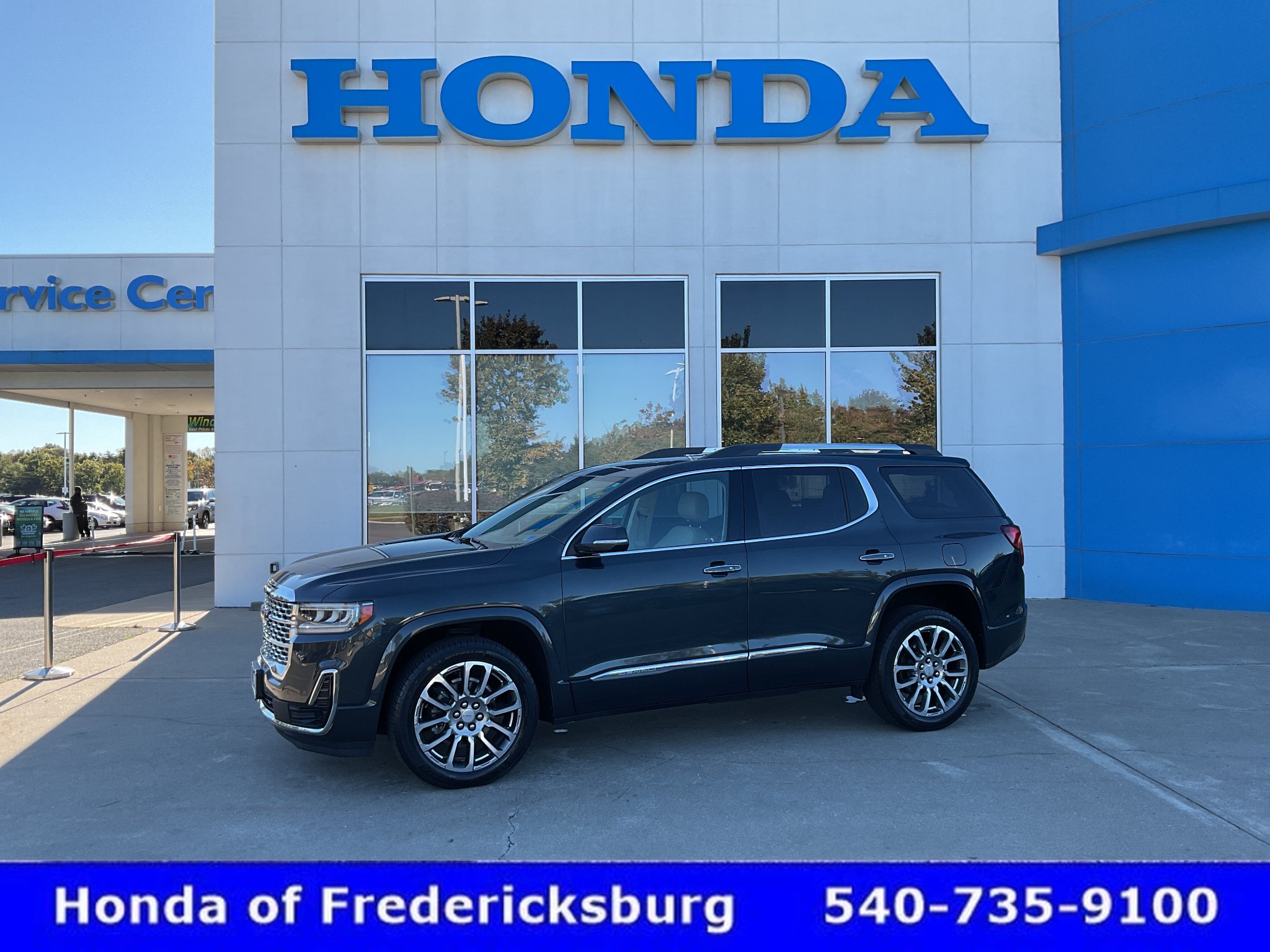Used 2023 GMC Acadia Denali w/ Denali Ultimate Package FWD image 1